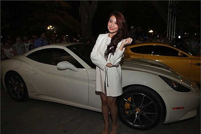 khong ngo hoang thuy linh cung giau khong kem bat ky dai gia nao hinh anh 4