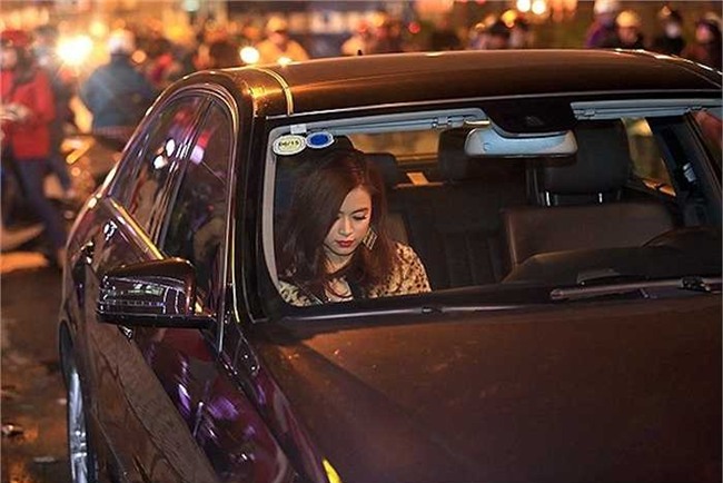 khong ngo hoang thuy linh cung giau khong kem bat ky dai gia nao hinh anh 5