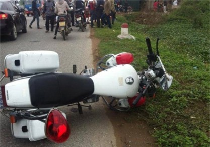 csgt o tt-hue tu vong do chan xe may chay qua toc do hinh anh 1