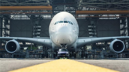 Porsche Cayenne kéo được cả máy bay Airbus - 5