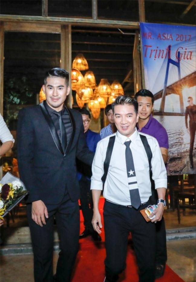 Dam Vinh Hung: 'Muon gi cu thua nhau ra toa di, ai song thi song, ai chet thi chet'