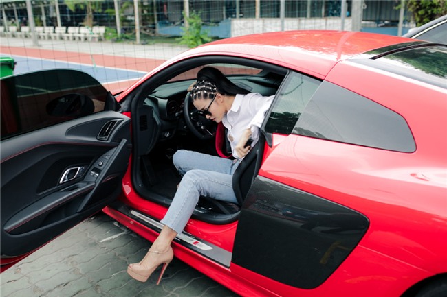 Dong Nhi lai xe hop 13 ty dong di ghi hinh The Voice hinh anh 3