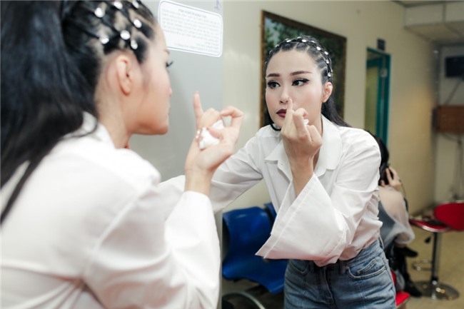 Dong Nhi lai xe hop 13 ty dong di ghi hinh The Voice hinh anh 7