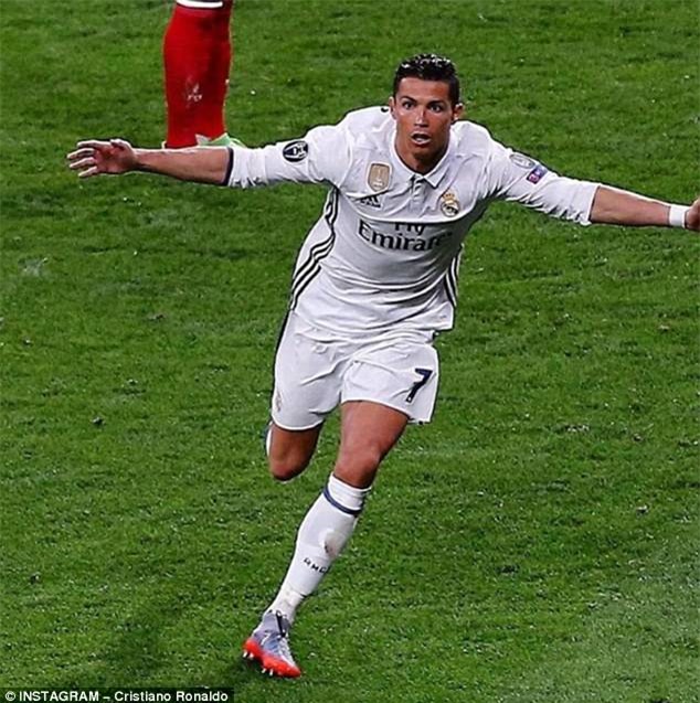 7 bức ảnh nhiều like nhất trên Instagram 100 triệu người theo dõi của Ronaldo - Ảnh 3.