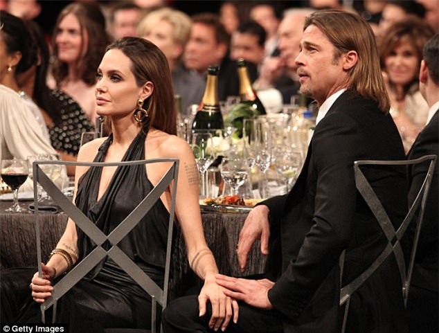 Brad Pitt đau xót thừa nhận thói nghiện ngập khiến gia đình của anh với Angelina Jolie tan vỡ - Ảnh 2.