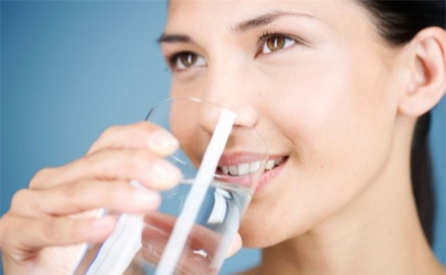 Lời khuyên chuyên gia: Muốn bảo vệ sức khỏe răng miệng, hãy chải răng bằng nước ấm - Ảnh 2.
