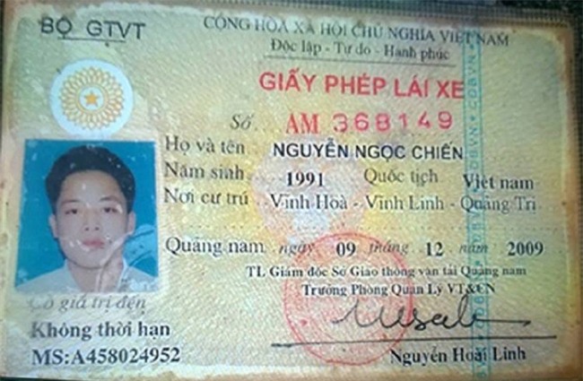 Vụ CSGT bị xe đâm tử vong: Đám tang nghẹn ngào nước mắt - Ảnh 2.