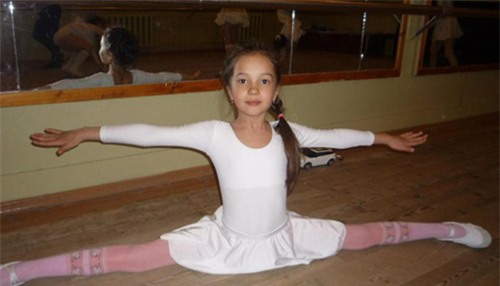 me tam than sat hai roi nem xac con gai 12 tuoi tu ban cong tang 9 xuong dat - 3