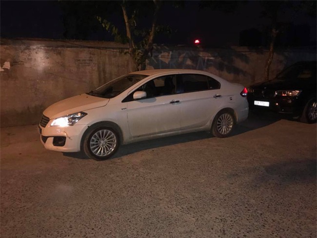 Hà Nội: Người đàn ông mắc bệnh tâm thần trộm xe ô tô đang đỗ trên đường Hồ Tùng Mậu rồi vứt ven đường - Ảnh 1.