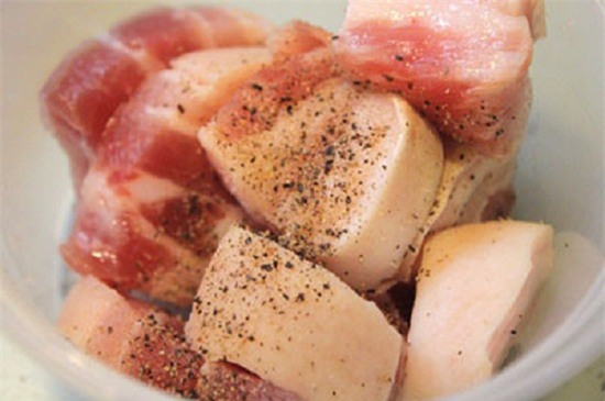 Cách làm thịt lợn kho dứa cho bữa trưa lạ miệng-1