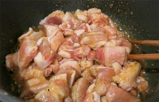 Cách làm thịt lợn kho dứa cho bữa trưa lạ miệng-3