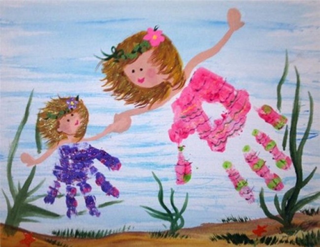 Bạn có thể sử dụng bàn tay và bàn chân của bạn hoặc của trẻ để làm ra hàng chục các tác phẩm nghệ thuật khác nhau. Việc cần làm là nhúng tay, chân của bạn và trẻ trong sơn rồi in nó lên giấy.