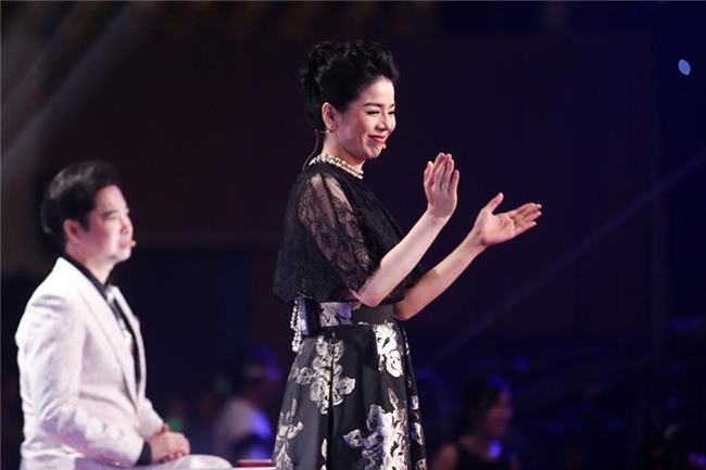 Quang Le buc boi khi Ngoc Son ep thi sinh hat theo y cua minh hinh anh 1