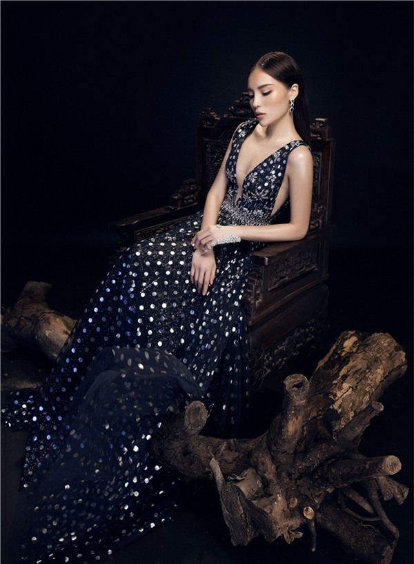 Hoa hậu Kỳ Duyên hở bạo với váy trong suốt như sương khói