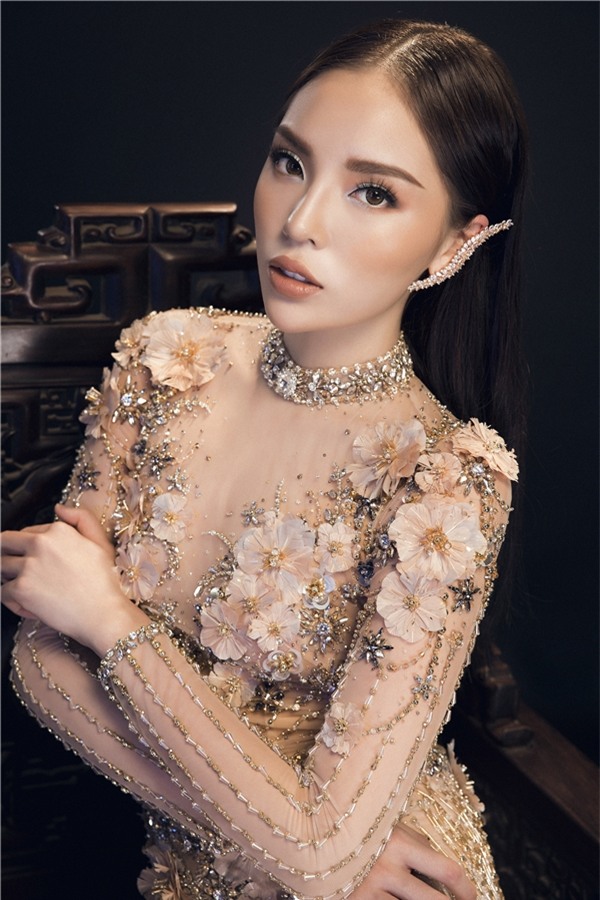 Hoa hậu Kỳ Duyên hở bạo với váy trong suốt như sương khói