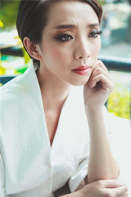 Nhiều nghệ sĩ bức xúc, đau xót trước câu chuyện của Thủy Tiên - Ảnh 1.