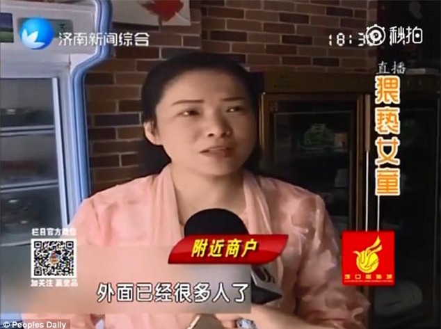 Gã biến thái giả chết sau khi bị bắt quả tang quấy rối tình dục bé gái 4 tuổi trên đường - Ảnh 2.