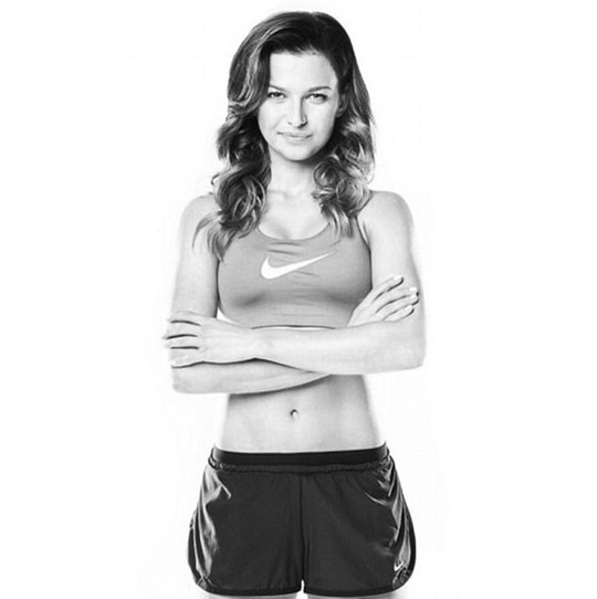 Lewandowski khoe con đầu lòng với cô giáo thể dục