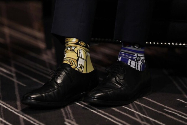 Thủ tướng điển trai của Canada đi tất hoạt hình 2 màu trong cuộc gặp Thủ tướng Ireland - Ảnh 2.