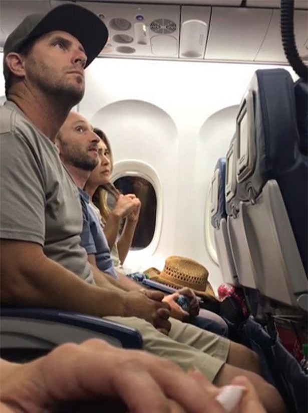 Scandal mới của hàng không Mỹ: Đòi cả chỗ ngồi của trẻ em - Ảnh 1.