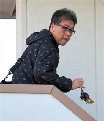 Me be Nhat Linh: Tim toi that lai khi nhin anh con ngay dau den truong hinh anh 2