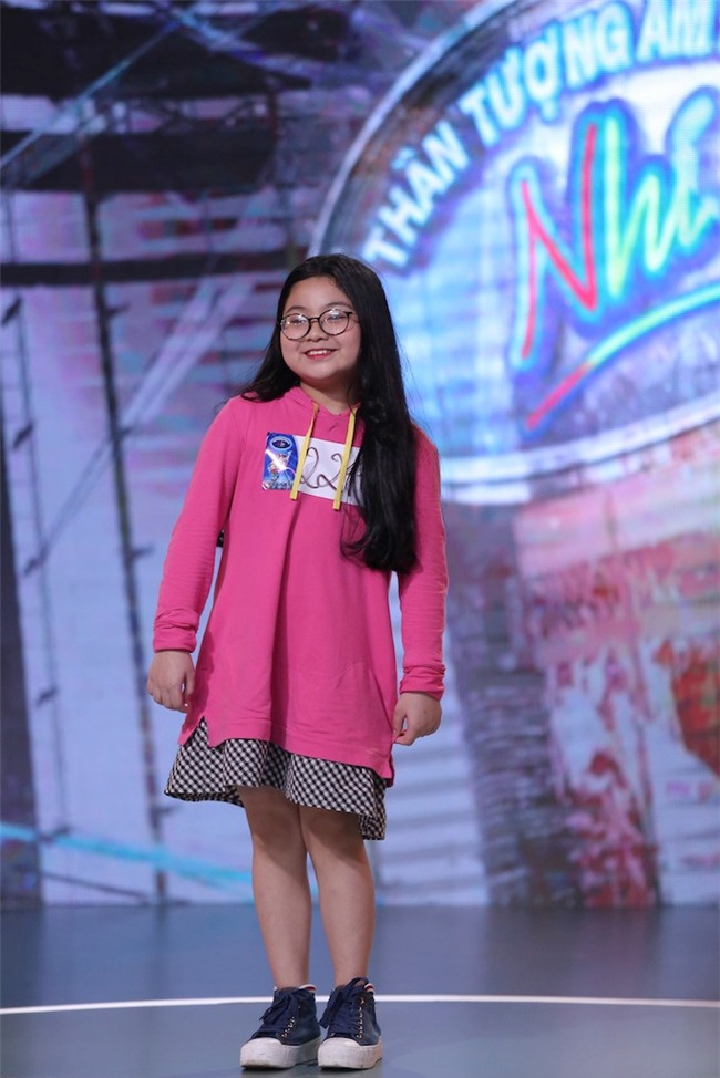 Co be khiem thi gay xuc dong tai Vietnam Idol Kids hinh anh 3