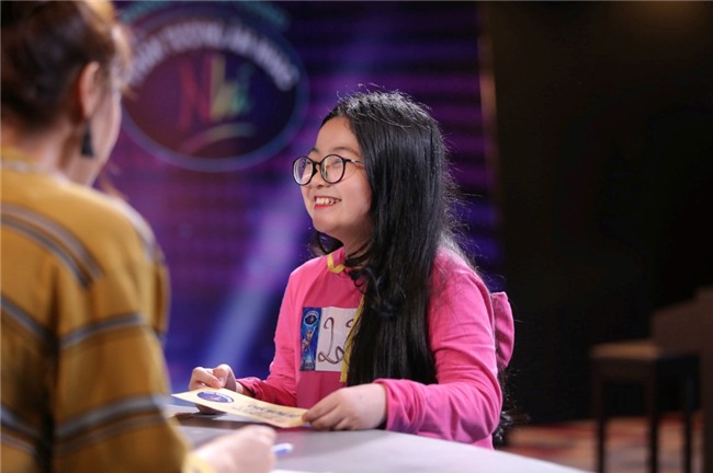 Co be khiem thi gay xuc dong tai Vietnam Idol Kids hinh anh 4