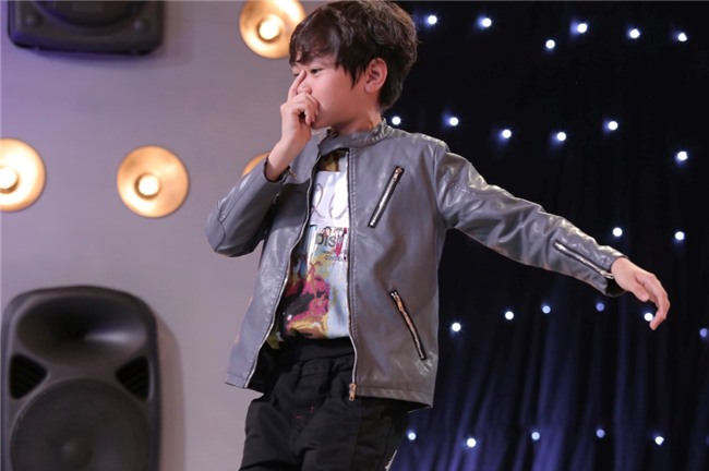 Co be khiem thi gay xuc dong tai Vietnam Idol Kids hinh anh 6