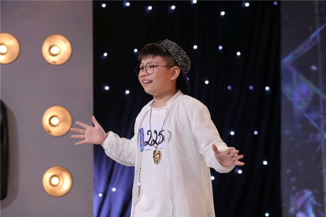 Co be khiem thi gay xuc dong tai Vietnam Idol Kids hinh anh 8