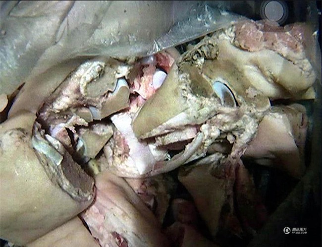 Cha mẹ bức xúc tố nhà bếp trường tiểu học dùng khoai tây mọc mầm và thịt gà mốc - Ảnh 3.