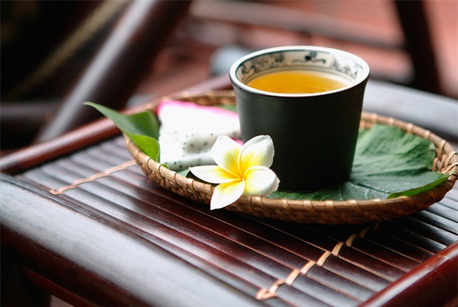 Nếu vừa ăn những thực phẩm này, bạn đừng bao giờ uống thêm trà kẻo ngộ độc, hại thận - Ảnh 1.