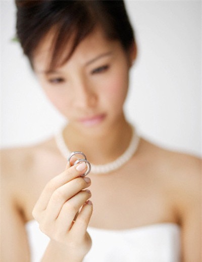 vi 1 tin nhan la, toi lap tuc ve huy hon voi chong sap cuoi - 1