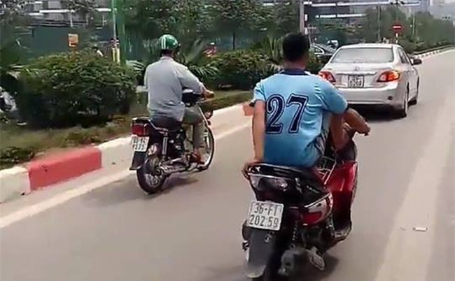 Hành động ngông cuồng của nam thanh niên trên làn đường dành cho BRT gây bức xúc