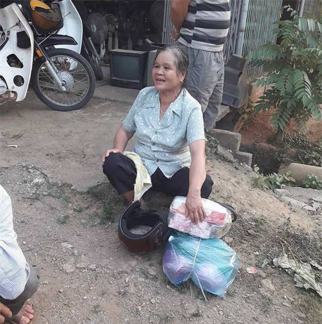 Câu chuyện đáng yêu nhất ngày hôm nay: ông chú chở vợ đi chơi, đánh rơi vợ giữa đường và cái kết bất ngờ - Ảnh 3.