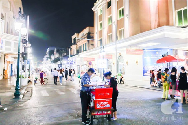 Những xe kem ống Hội An bảy màu giữa phố đi bộ tô thêm niềm vui giản dị cuối tuần - Ảnh 10.