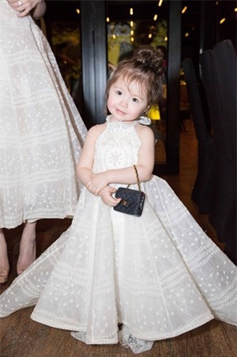 con gai sao viet be ti nhung da "cuc chanh" voi loat tui dieu - 2