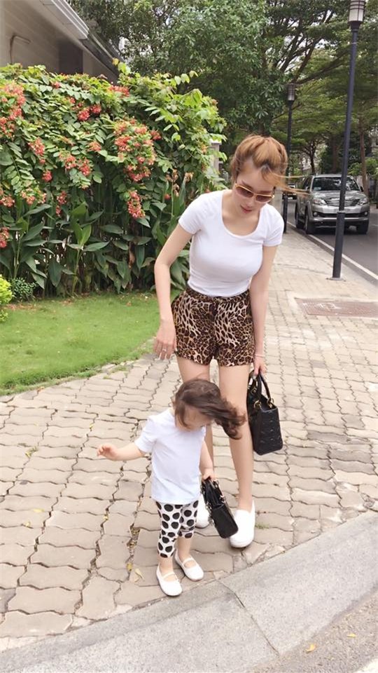 con gai sao viet be ti nhung da "cuc chanh" voi loat tui dieu - 4