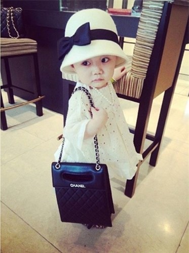 con gai sao viet be ti nhung da "cuc chanh" voi loat tui dieu - 5