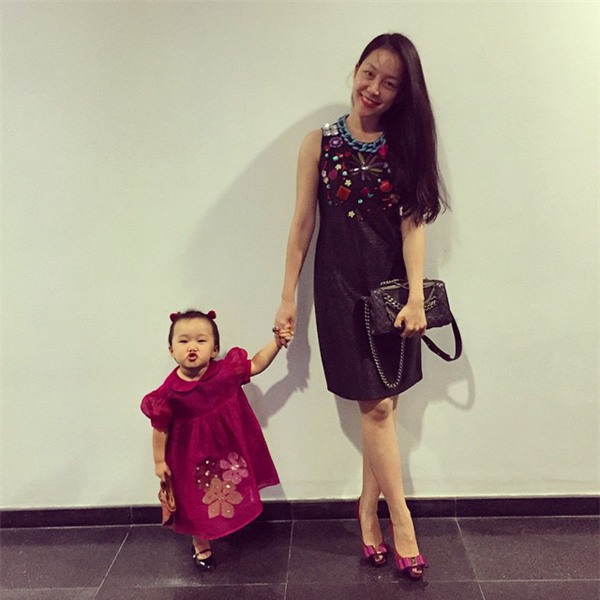 con gai sao viet be ti nhung da "cuc chanh" voi loat tui dieu - 7