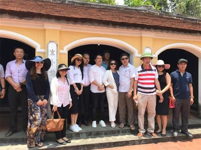 Truong Giang dua Nha Phuong ve que sau su co bi nem chai hinh anh 1