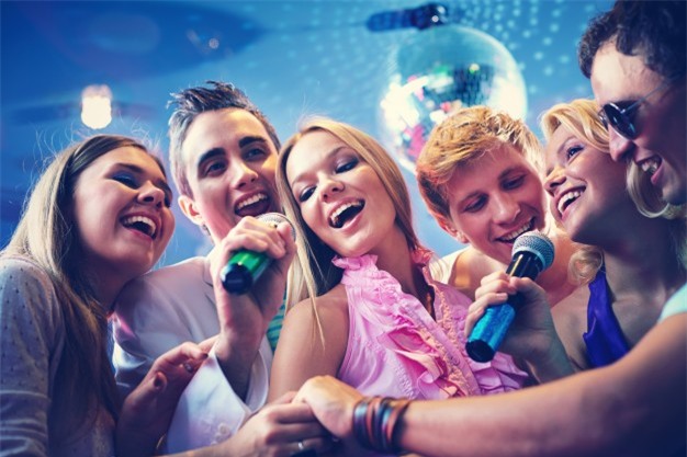 Câu chuyện khó tin ít người biết đằng sau sự ra đời của những chiếc máy hát karaoke - Ảnh 1.