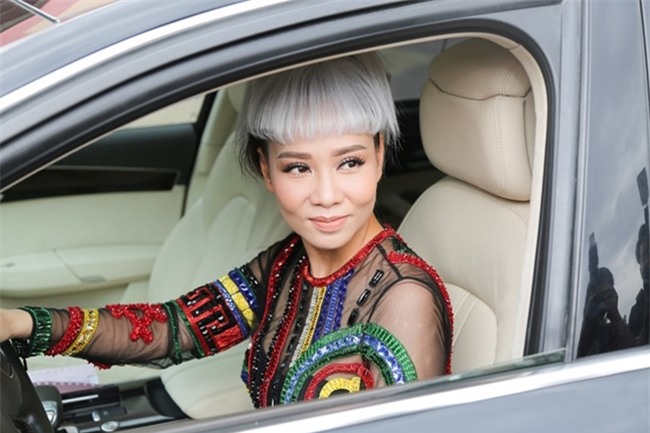 sao "cuoi" xe tien ty di cham thi: ha ho "chua la gi" voi thu minh hinh anh 5