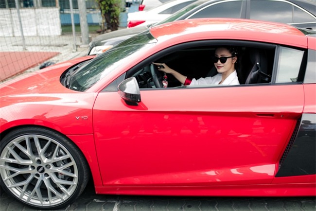 sao "cuoi" xe tien ty di cham thi: ha ho "chua la gi" voi thu minh hinh anh 7