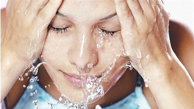 Nếu quá bận rộn không có thời gian đi spa chăm sóc da, hãy áp dụng 6 cách sau để da luôn tươi trẻ - Ảnh 2.