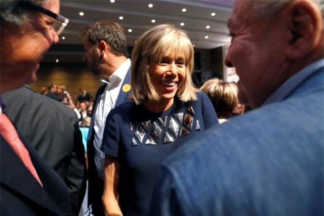 Bà Brigitte Trogneux: Từ mối tình cô trò thời trung học trở thành tân Đệ nhất phu nhân nước Pháp - Ảnh 2.