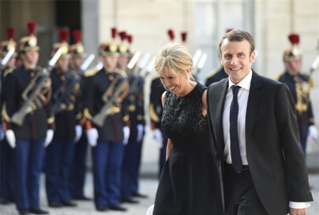 Bà Brigitte Trogneux: Từ mối tình cô trò thời trung học trở thành tân Đệ nhất phu nhân nước Pháp - Ảnh 7.