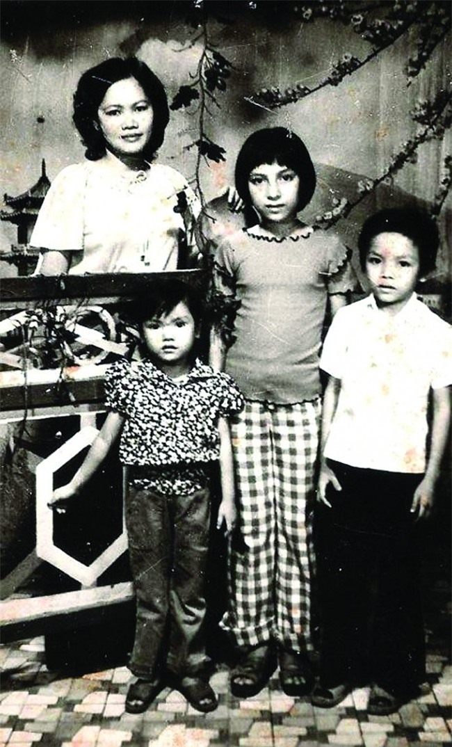 Phi Nhung: Không lấy chồng, cực nhọc mua nhà cho 5 con riêng của mẹ và chăm sóc 17 con nuôi - Ảnh 1.