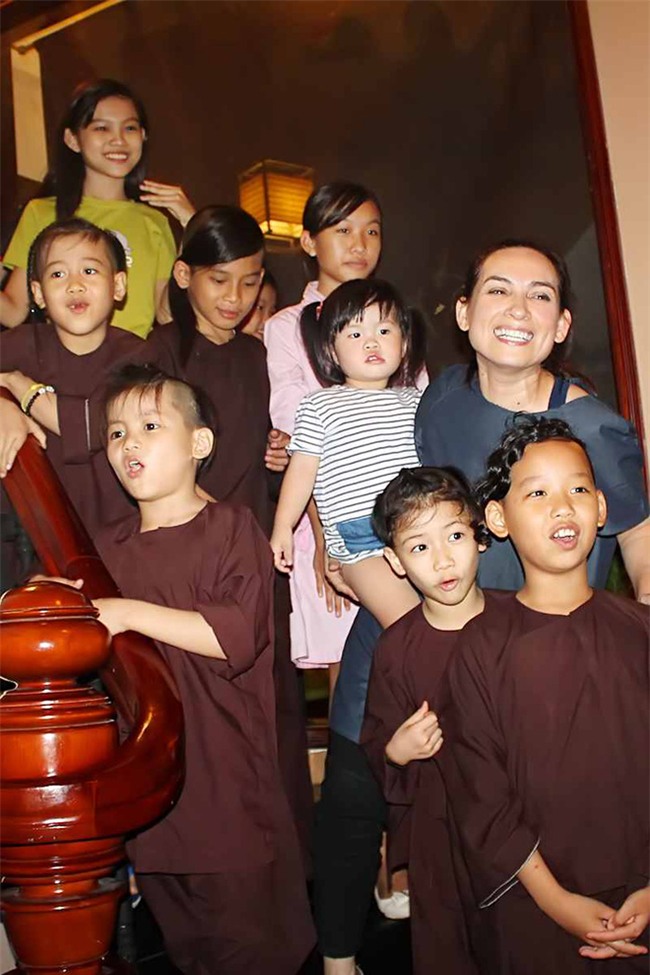 Phi Nhung: Không lấy chồng, cực nhọc mua nhà cho 5 con riêng của mẹ và chăm sóc 17 con nuôi - Ảnh 4.