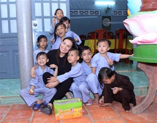 Phi Nhung: Không lấy chồng, cực nhọc mua nhà cho 5 con riêng của mẹ và chăm sóc 17 con nuôi - Ảnh 5.