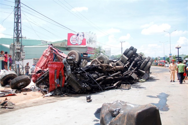 Vo tai xe xe tai gay tai nan lam 13 nguoi chet thay chong xin loi hinh anh 1